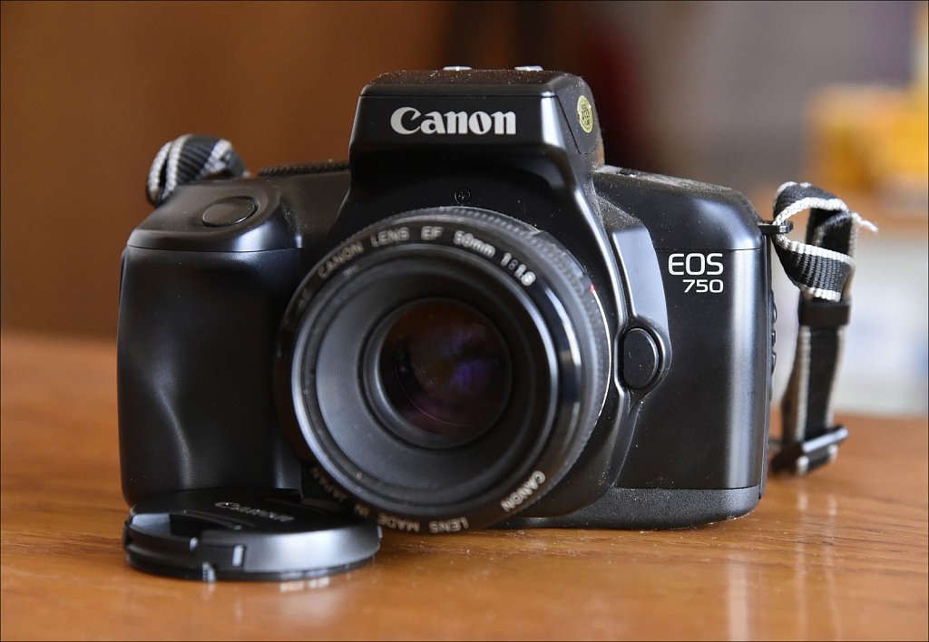 Canon EOS 750